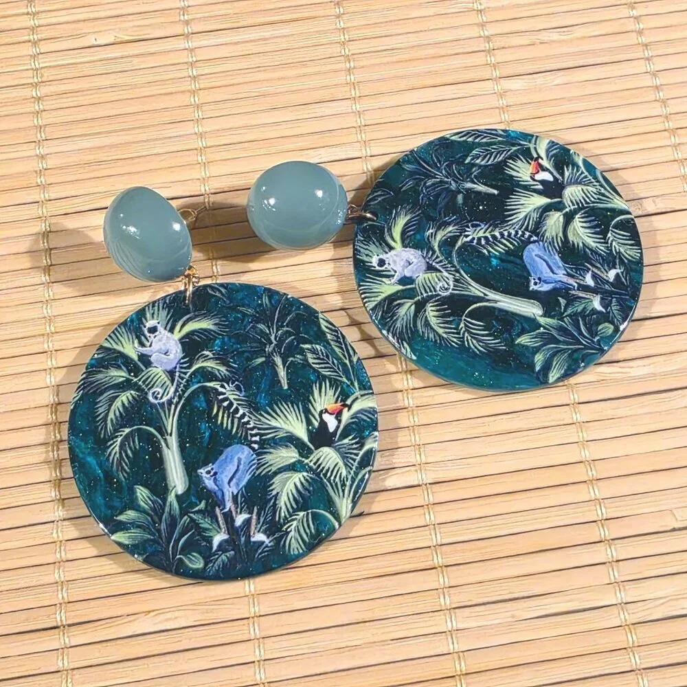 Retro 80s Style Tropical Jungle Animals Vintage Lucite Pendant Dangle earrings